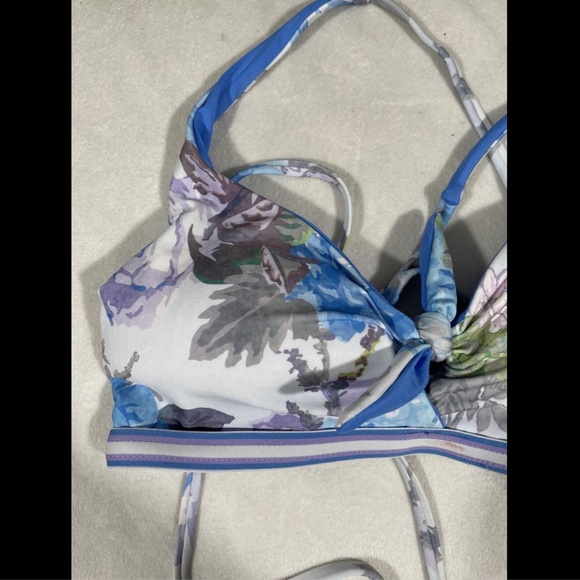NWT BECCA Vintage Floral Halter Bikini‎ Top in Blue/Purple [SZ Large ] - Picture 5 of 11